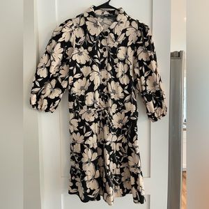 Zara size small long sleeve dress. Floral!